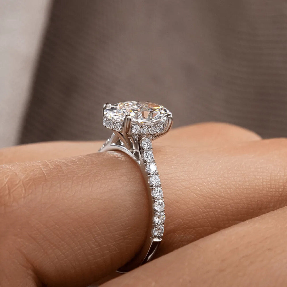 Oval Cut Labgrown Engagement Ring