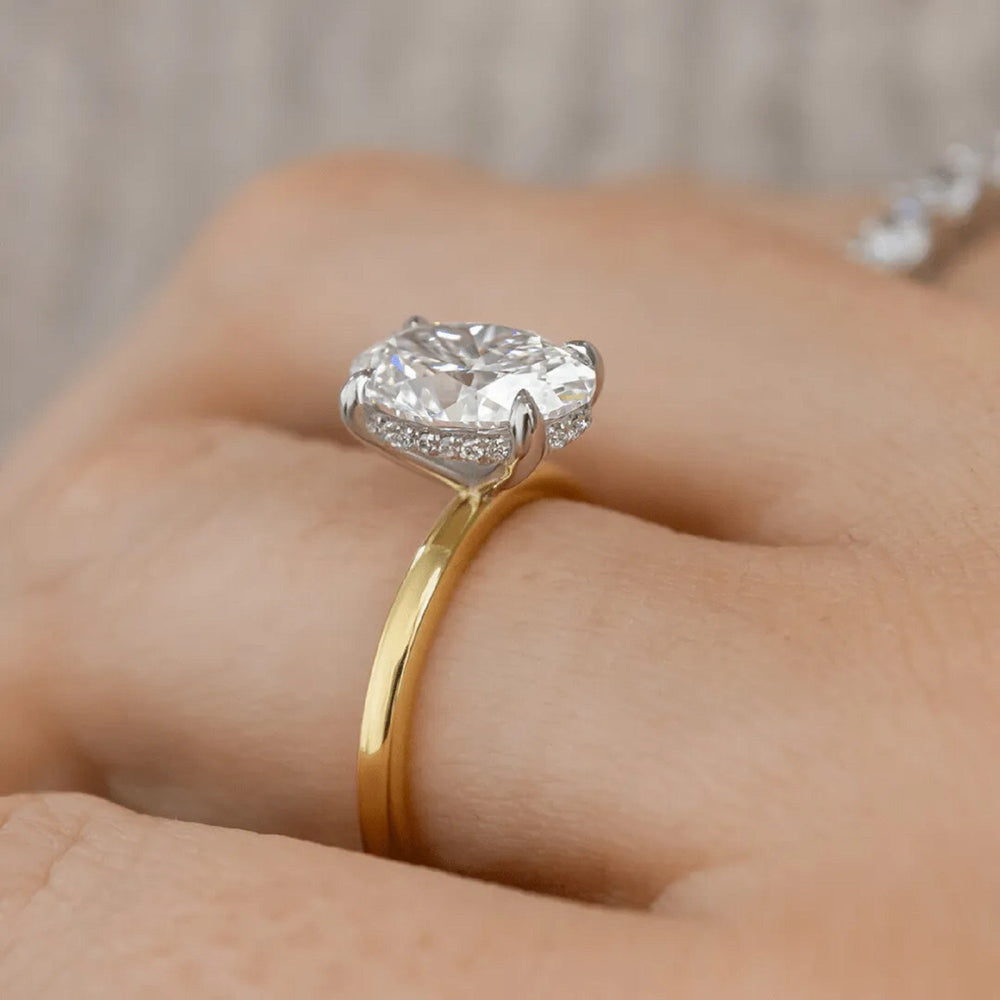 Oval Cut Labgrown Engagement Ring