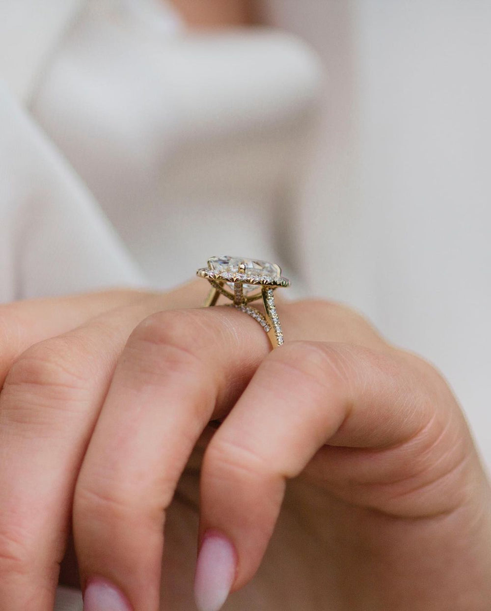 Oval Cut Labgrown Engagement Ring