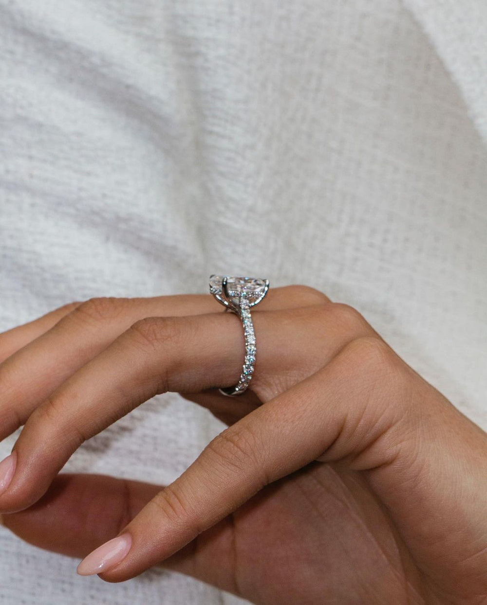 Oval Cut Labgrown Engagement Ring