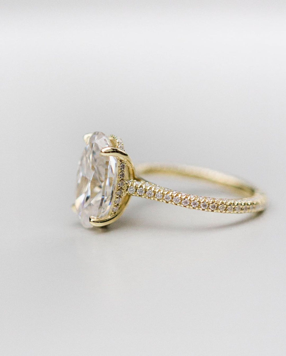 Oval Cut Labgrown Ring