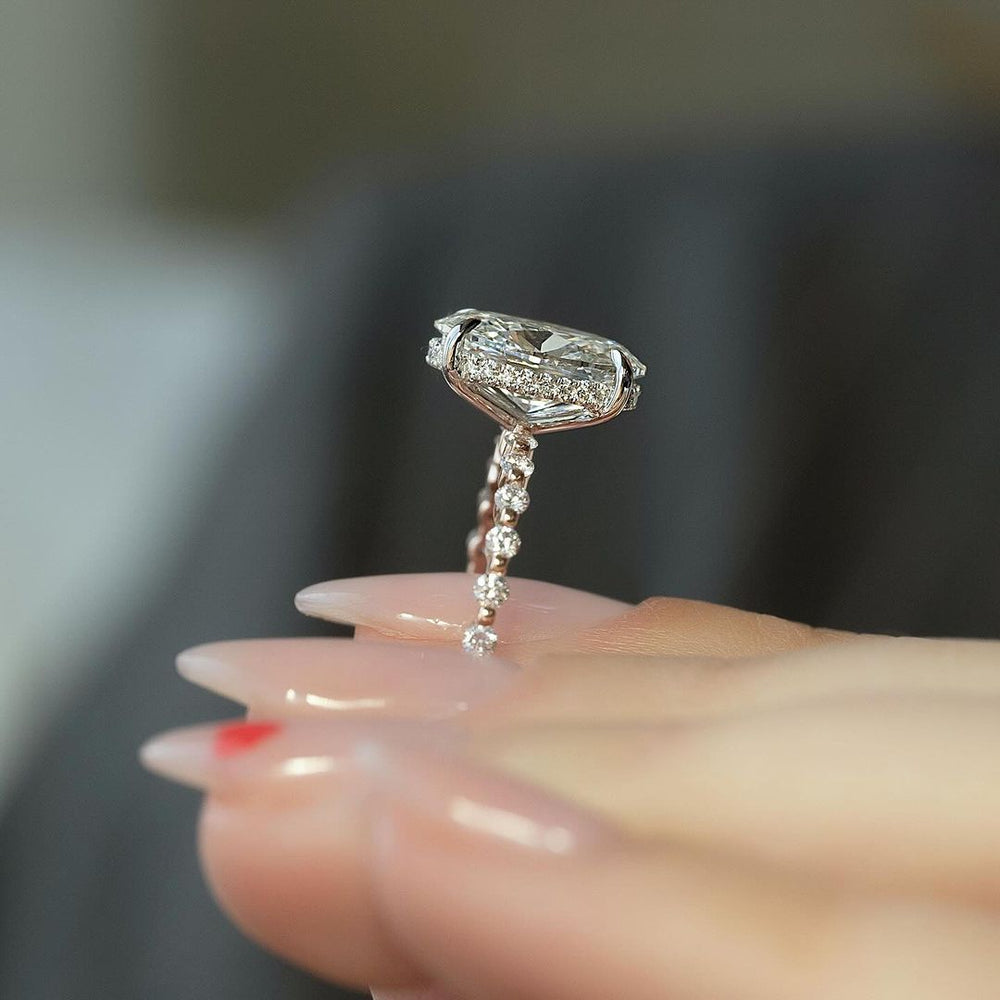 Oval Cut Labgrown Engagement Ring