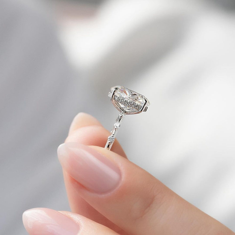 Oval Cut Labgrown Engagement Ring