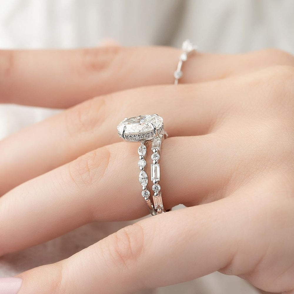 Oval Cut Labgrown Engagement Ring