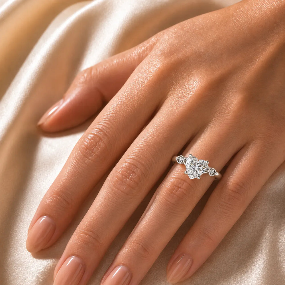 Classic Solitaire Ring with Vintage-Inspired Accent Details