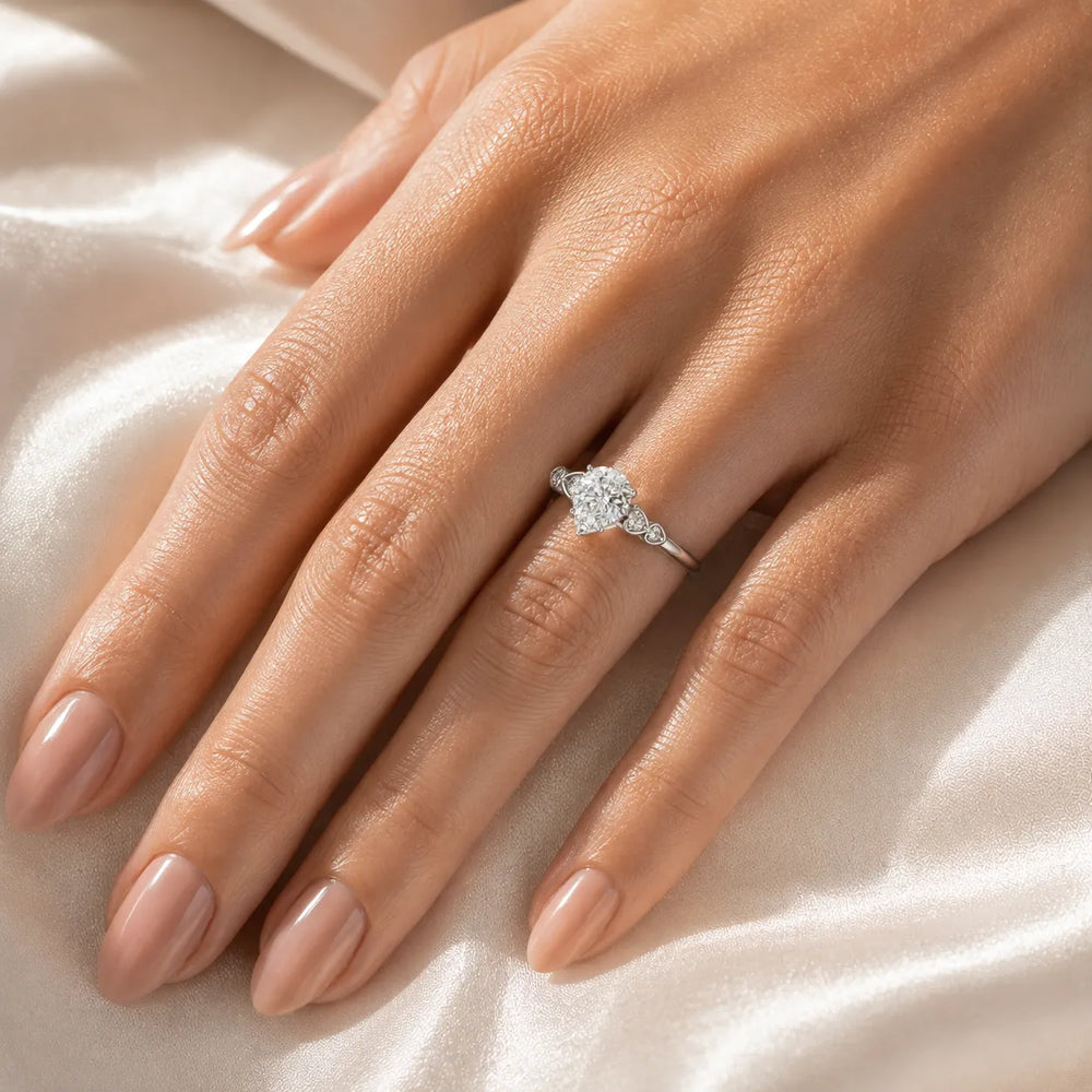 Classic Solitaire Ring with Vintage-Inspired Accent Details