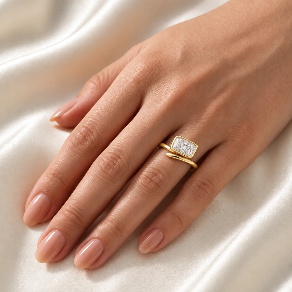 Elegant Pear-Cut Bezel Wrap Diamond Ring