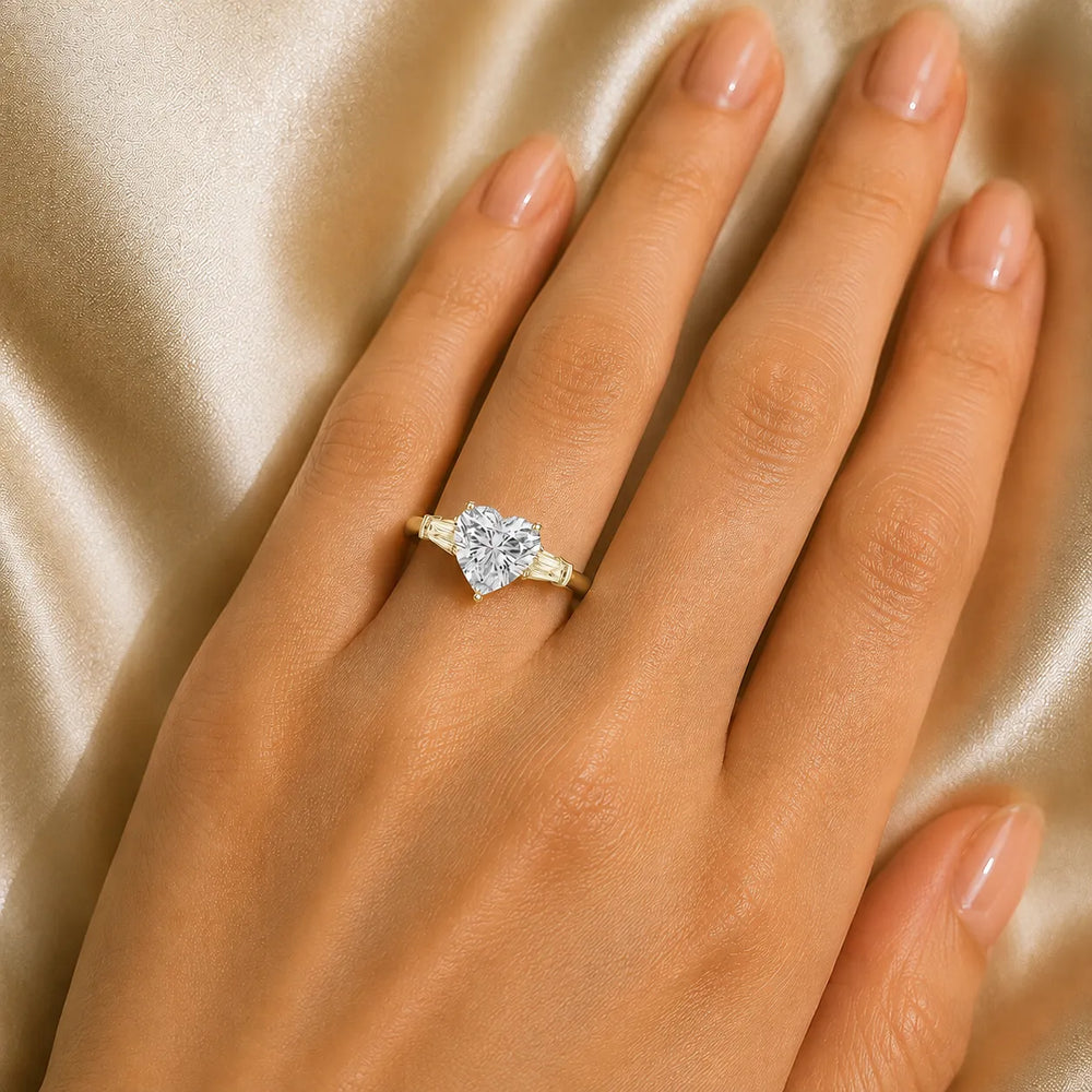 Emerald Elegance Ring with Customize baguette