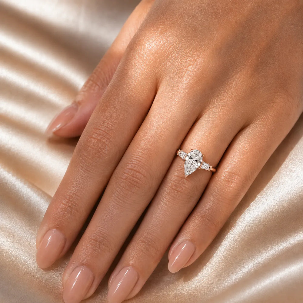 Emerald Elegance Ring with Customize baguette