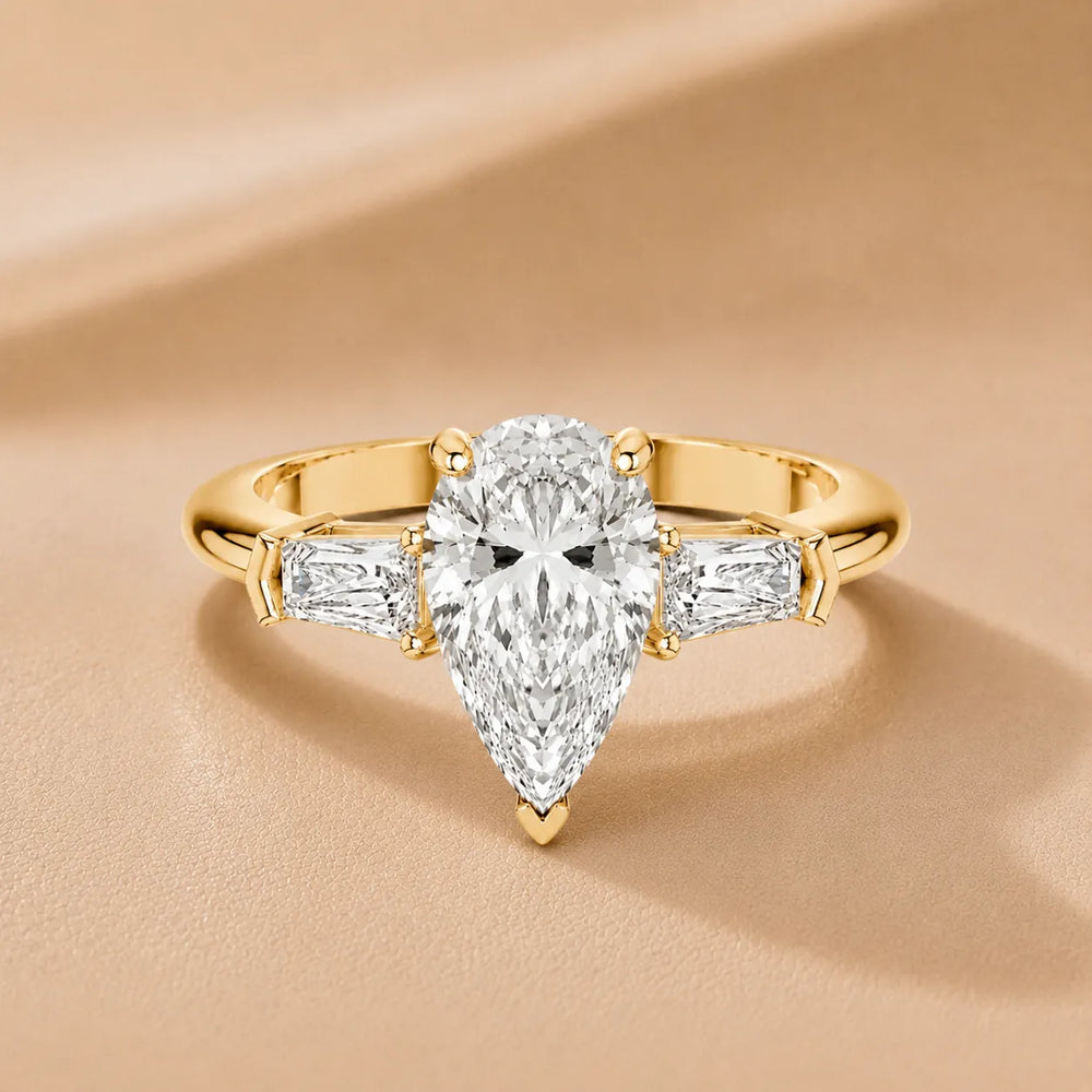Emerald Elegance Ring with Customize baguette