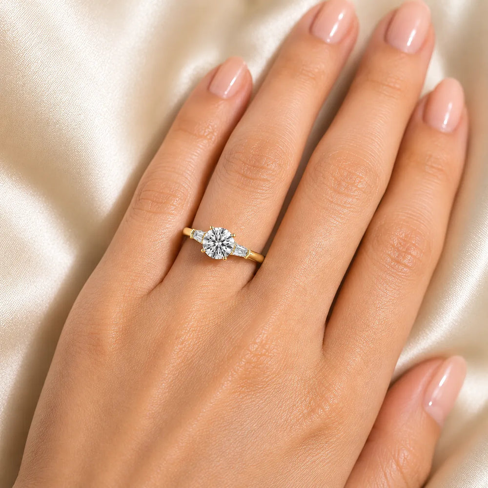 Emerald Elegance Ring with Customize baguette