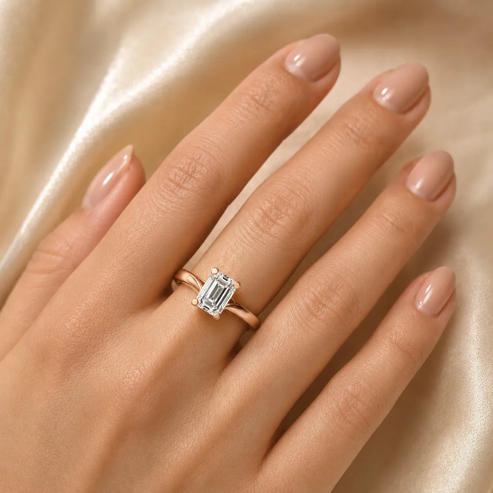 Elegant Solitaire Ring with Classic Four-Prong Setting
