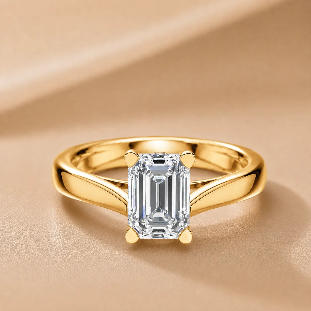 Elegant Solitaire Ring with Classic Four-Prong Setting