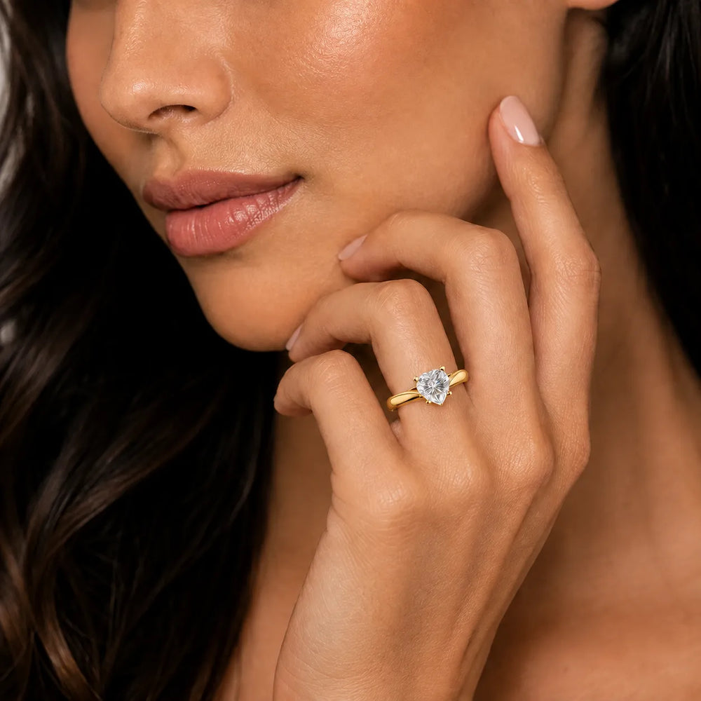 Elegant Solitaire Ring with Classic Four-Prong Setting