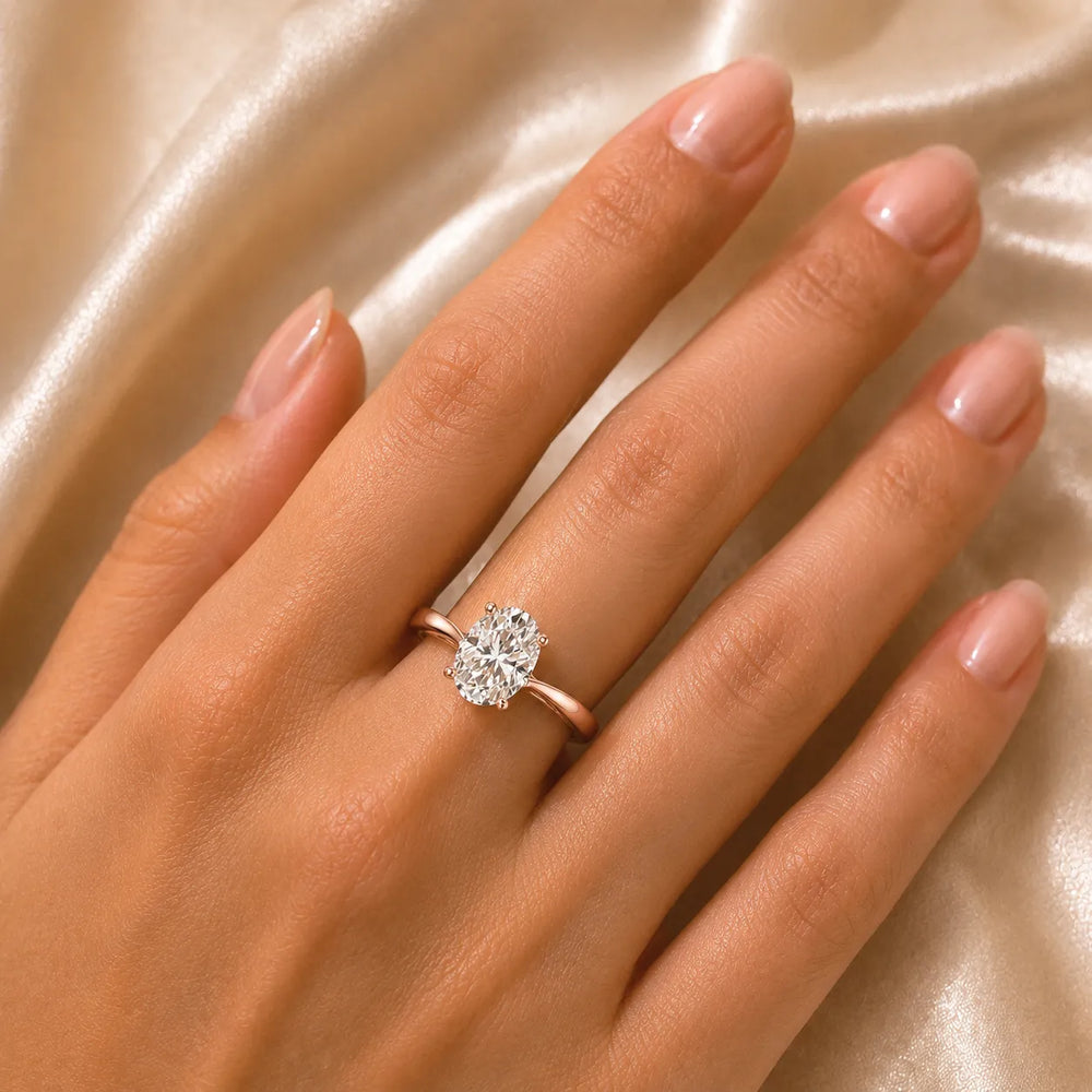Elegant Solitaire Ring with Classic Four-Prong Setting