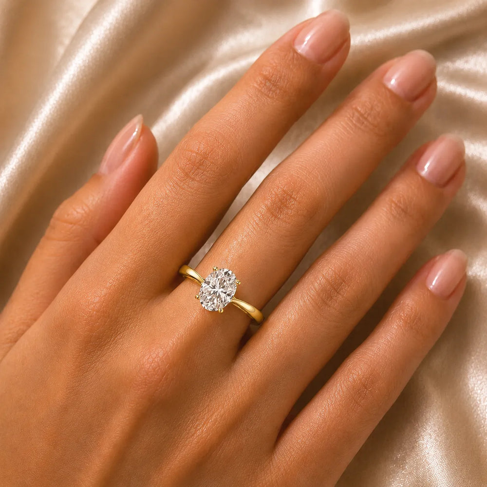 Elegant Solitaire Ring with Classic Four-Prong Setting
