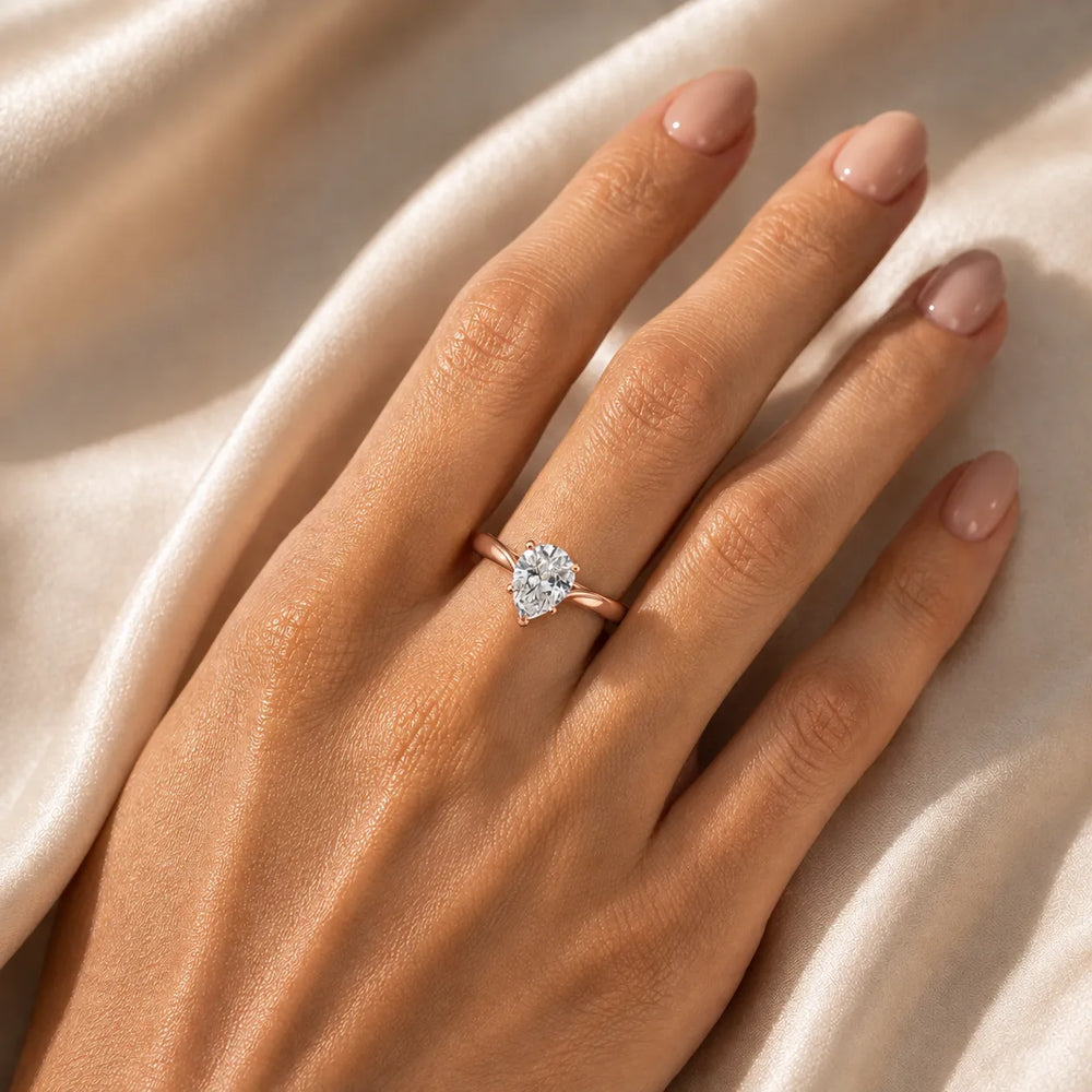 Elegant Solitaire Ring with Classic Four-Prong Setting