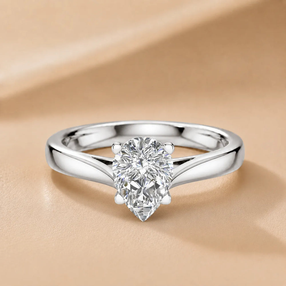Elegant Solitaire Ring with Classic Four-Prong Setting