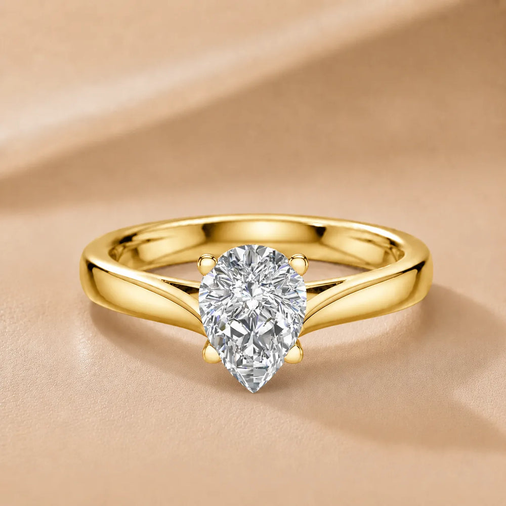 Elegant Solitaire Ring with Classic Four-Prong Setting