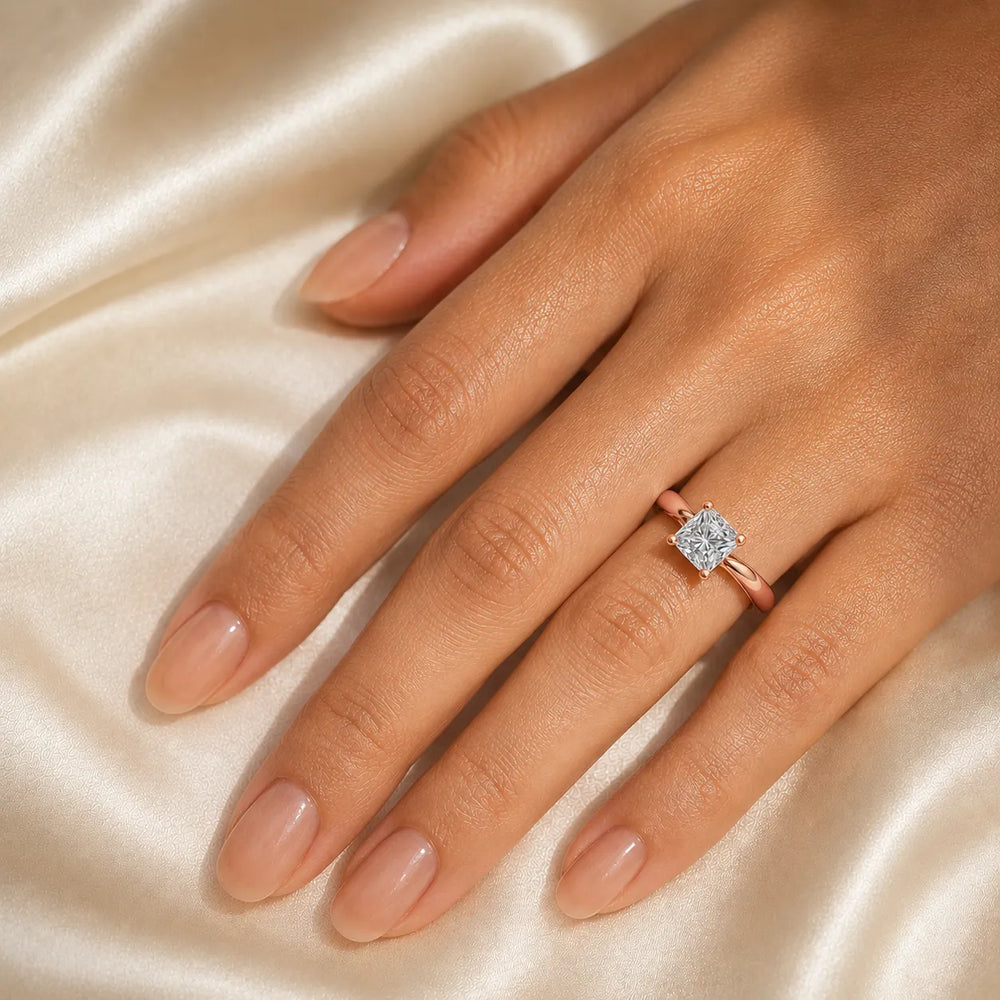 Elegant Solitaire Ring with Classic Four-Prong Setting