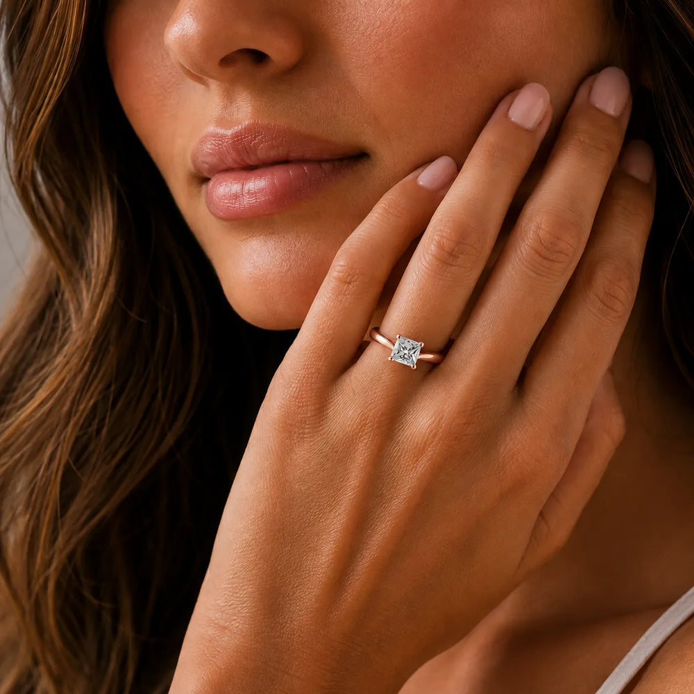 Elegant Solitaire Ring with Classic Four-Prong Setting