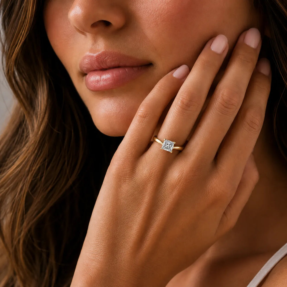 Elegant Solitaire Ring with Classic Four-Prong Setting