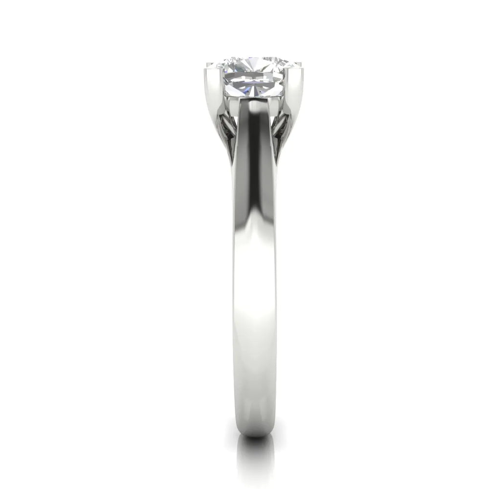 Elegant Solitaire Ring with Classic Four-Prong Setting