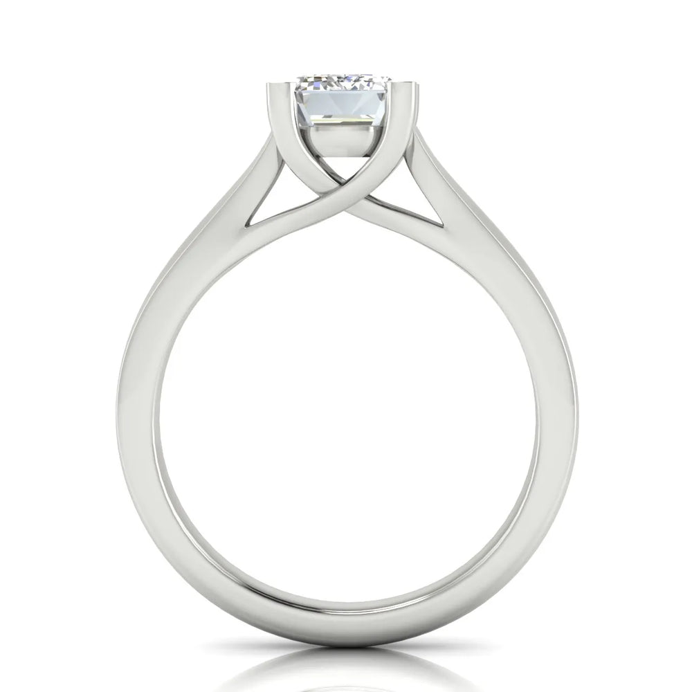 Elegant Solitaire Ring with Classic Four-Prong Setting