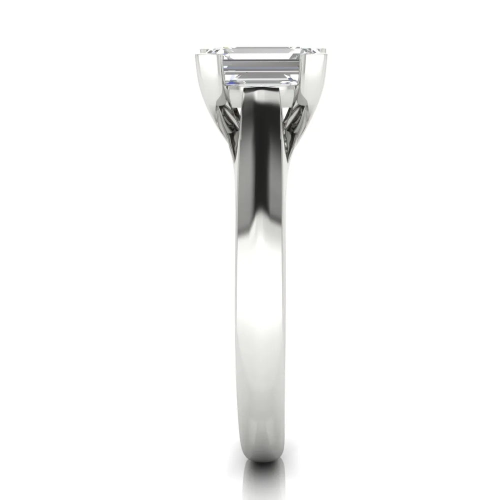 Elegant Solitaire Ring with Classic Four-Prong Setting