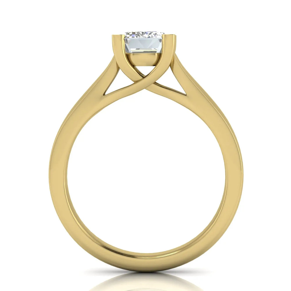 Elegant Solitaire Ring with Classic Four-Prong Setting