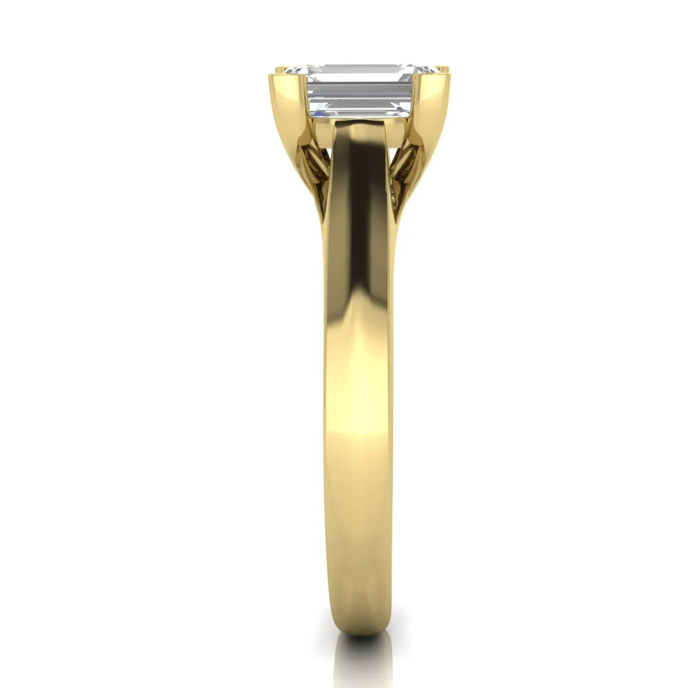 Elegant Solitaire Ring with Classic Four-Prong Setting