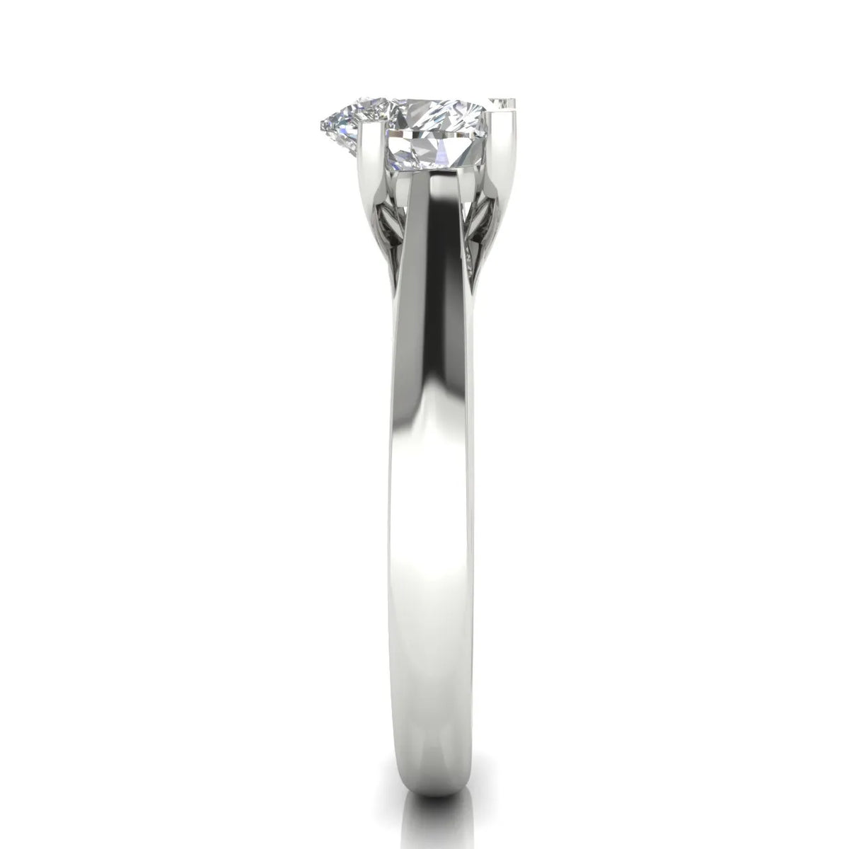 Elegant Solitaire Ring with Classic Four-Prong Setting