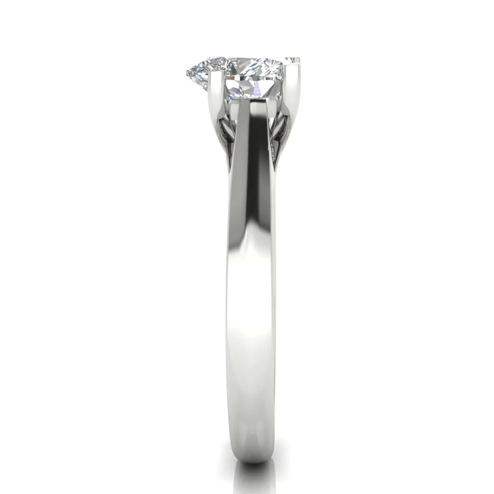 Elegant Solitaire Ring with Classic Four-Prong Setting