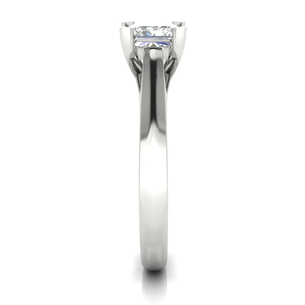 Elegant Solitaire Ring with Classic Four-Prong Setting