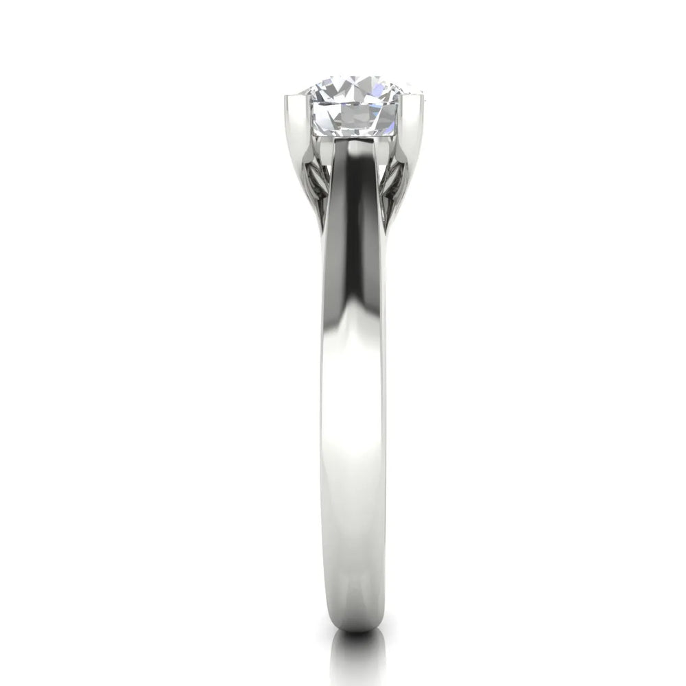 Elegant Solitaire Ring with Classic Four-Prong Setting