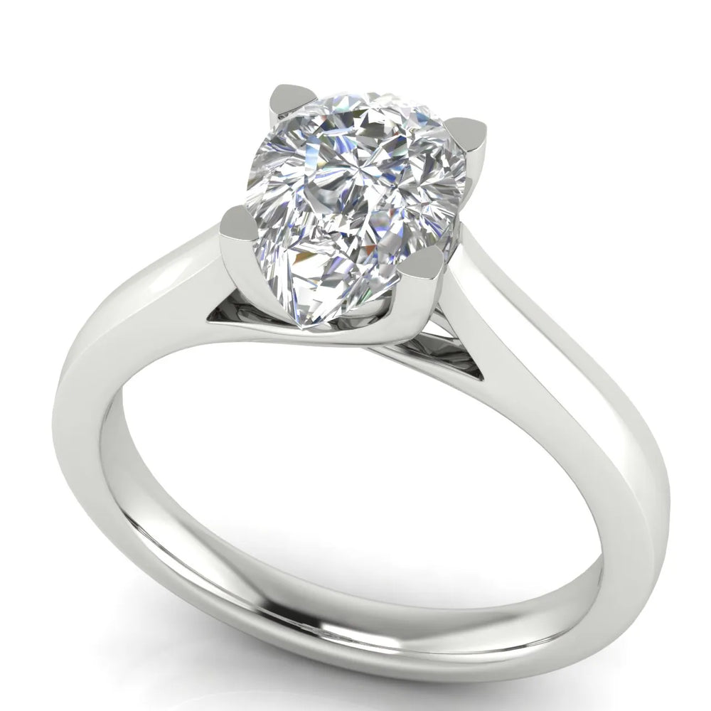 Elegant Solitaire Ring with Classic Four-Prong Setting
