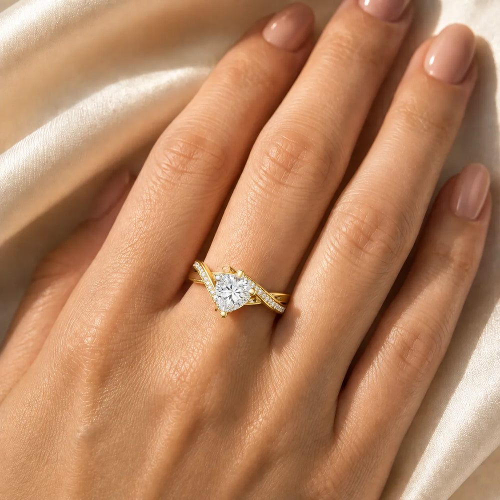 Eternal Embrace Solitaire Ring With Round Diamond