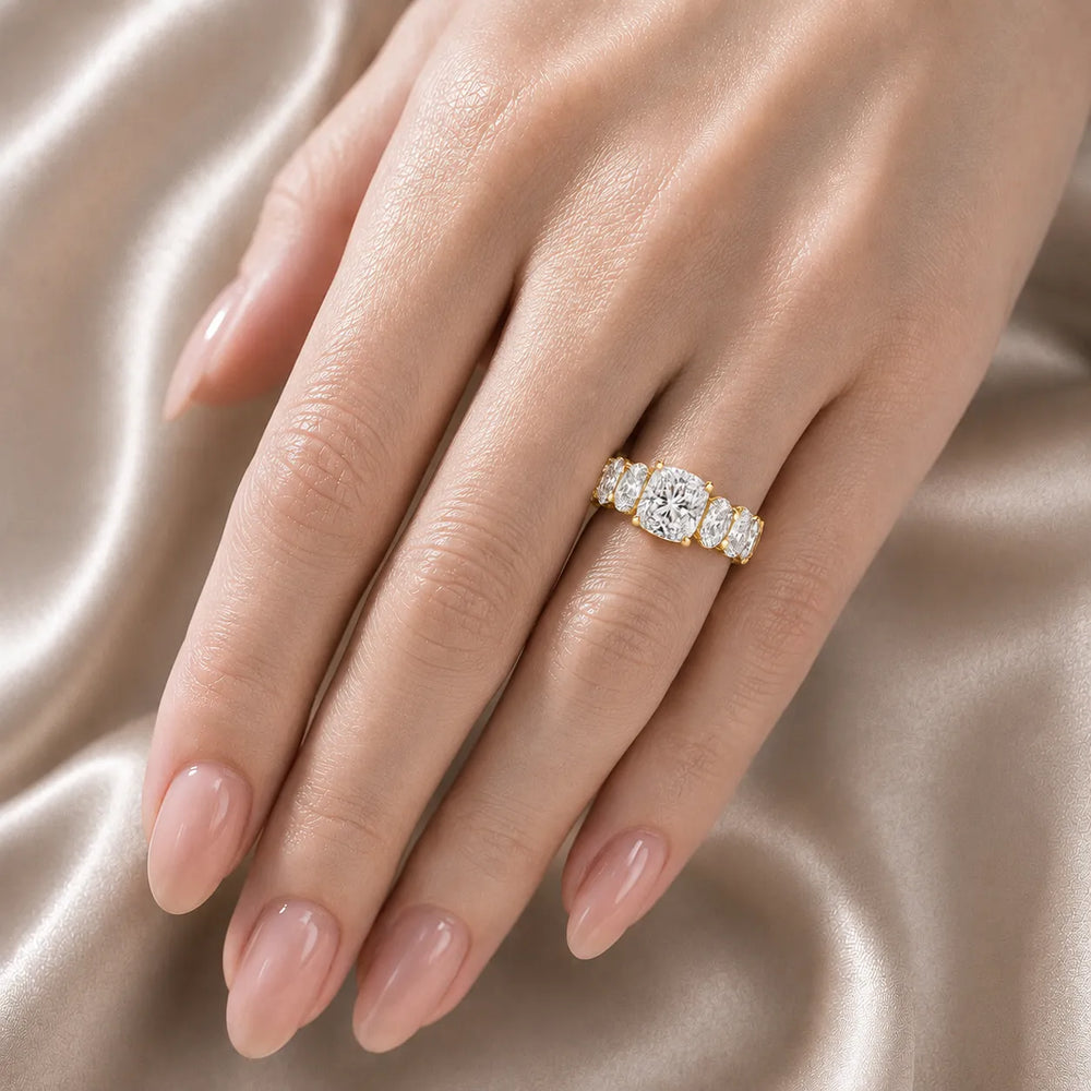 The Everlasting Grace Ring with Oval Diamond