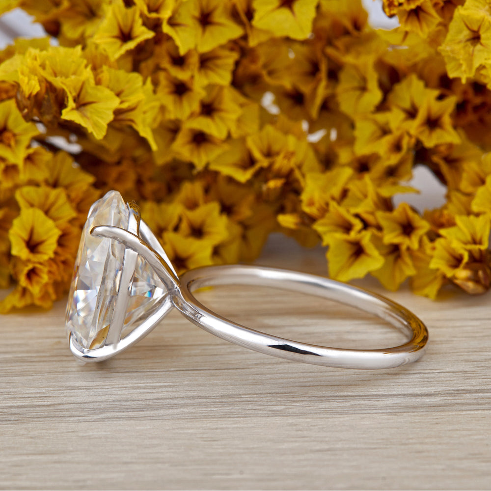 Oval Cut Labgrown Engagement Ring