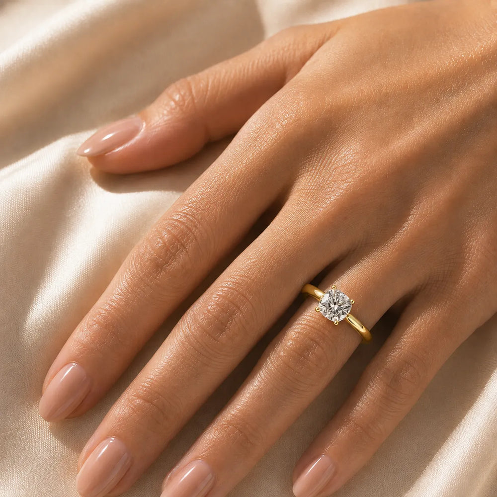 Romantic Solitaire Ring with Timeless Design