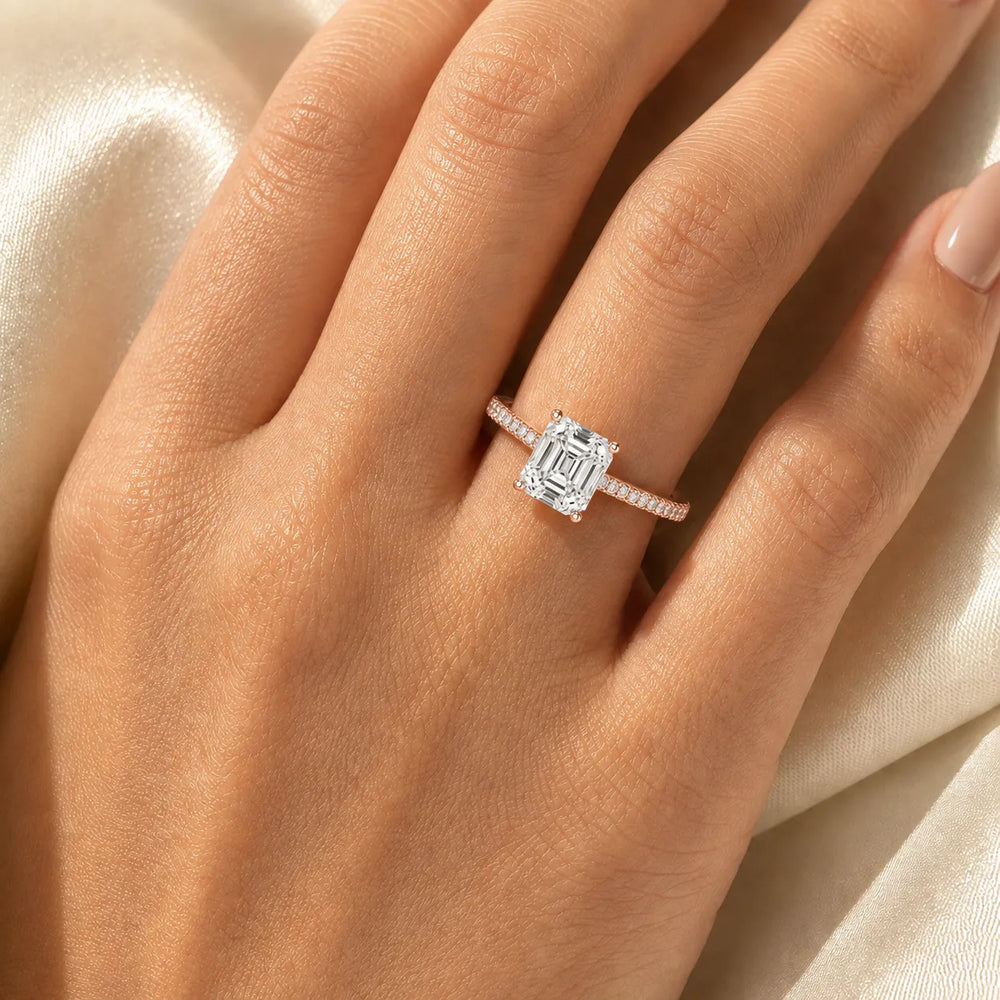Luminous Promise Ring with Round Elegance