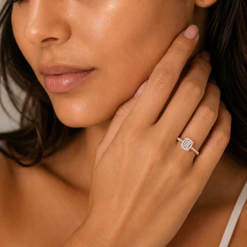 Luminous Promise Ring with Round Elegance