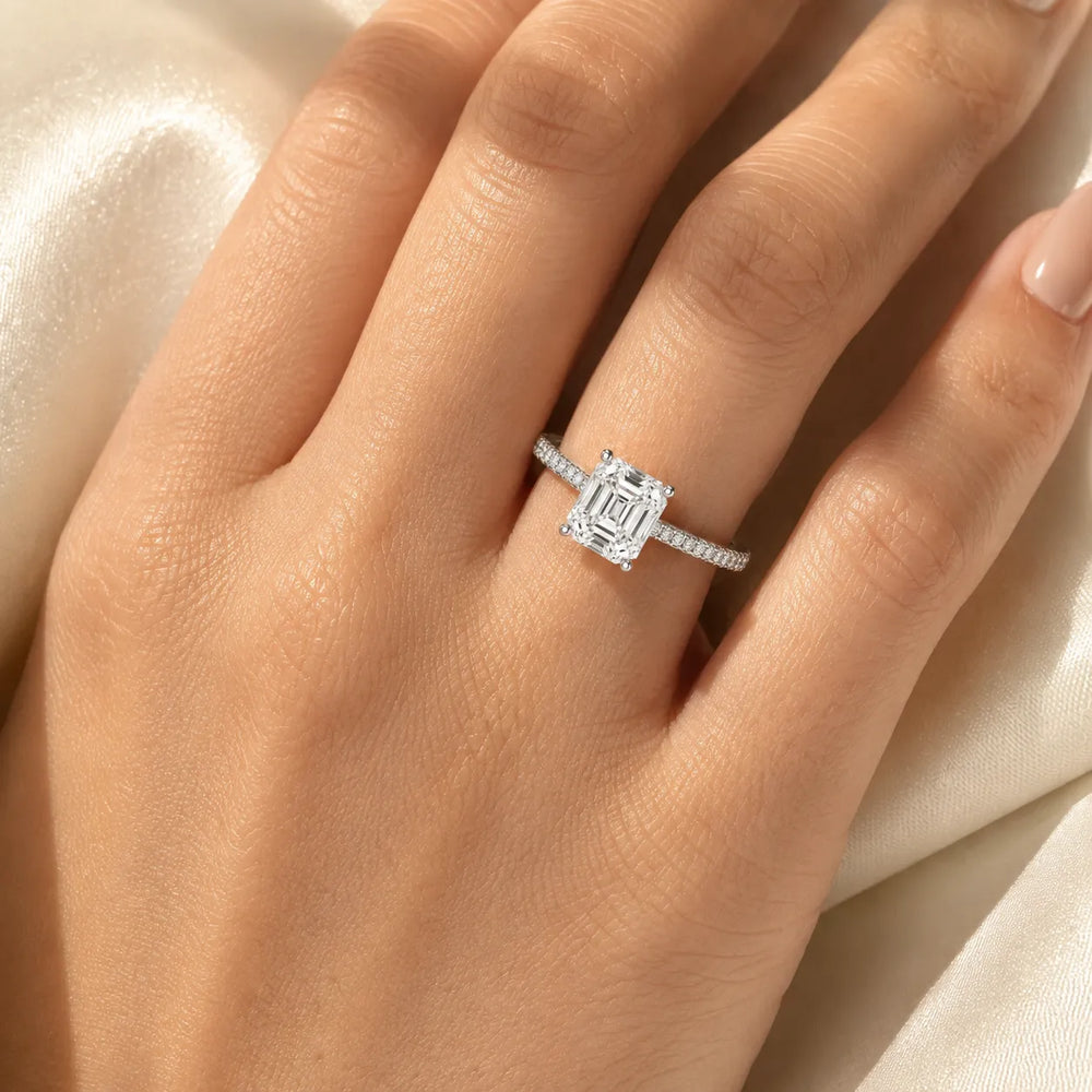 Luminous Promise Ring with Round Elegance