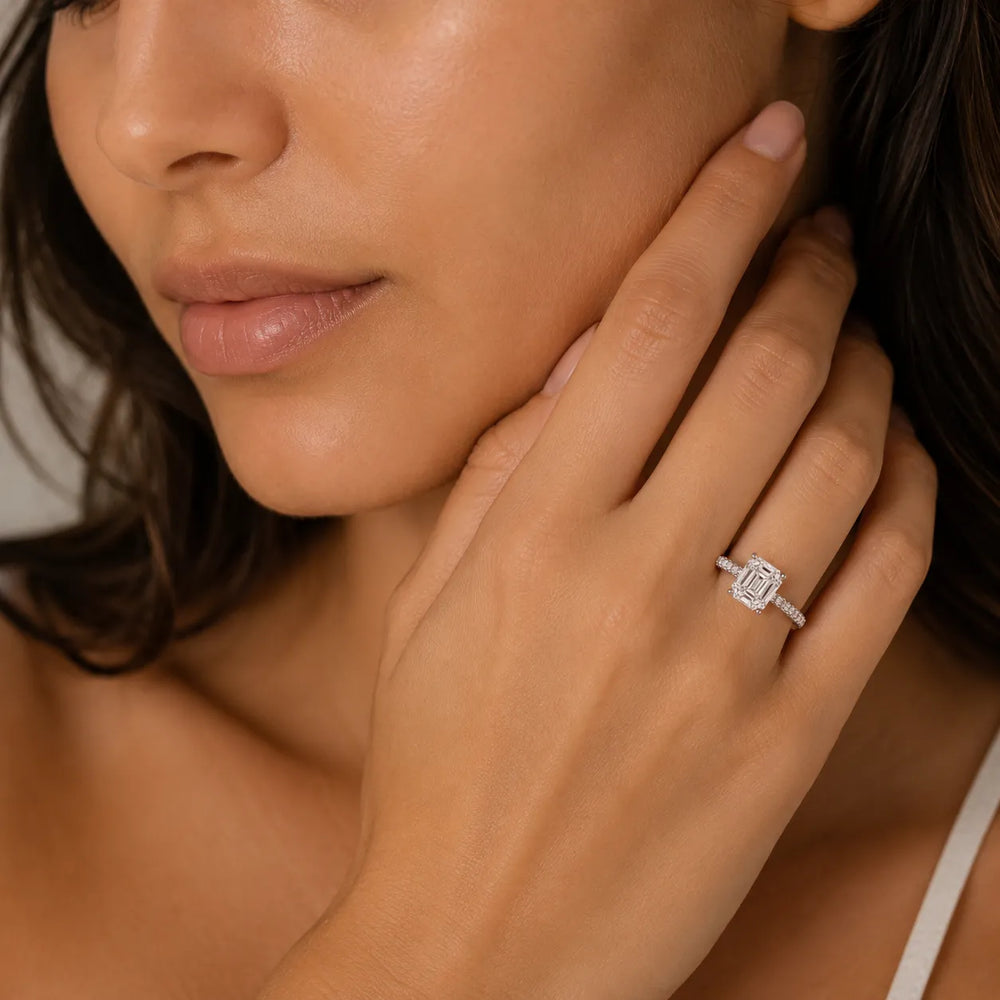 Luminous Promise Ring with Round Elegance