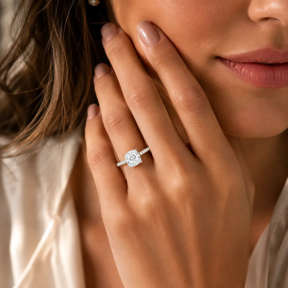 Luminous Promise Ring with Round Elegance