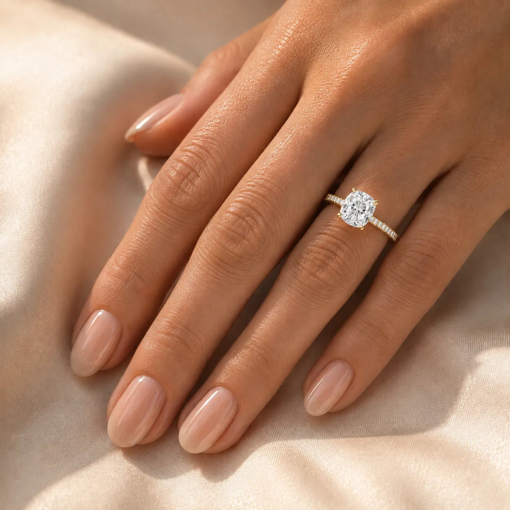 Luminous Promise Ring with Round Elegance