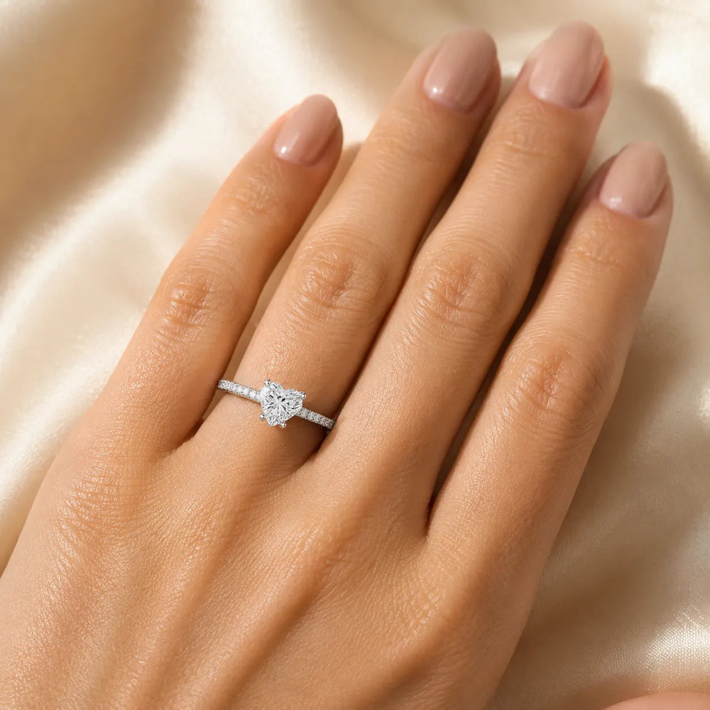 Luminous Promise Ring with Round Elegance