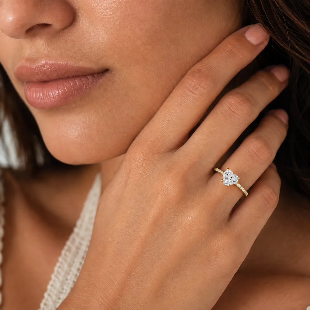 Luminous Promise Ring with Round Elegance