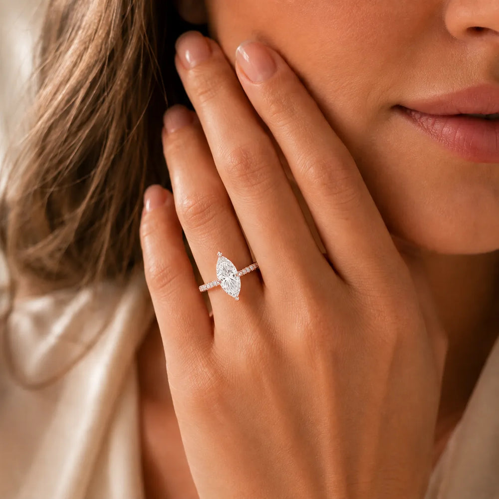 Luminous Promise Ring with Round Elegance