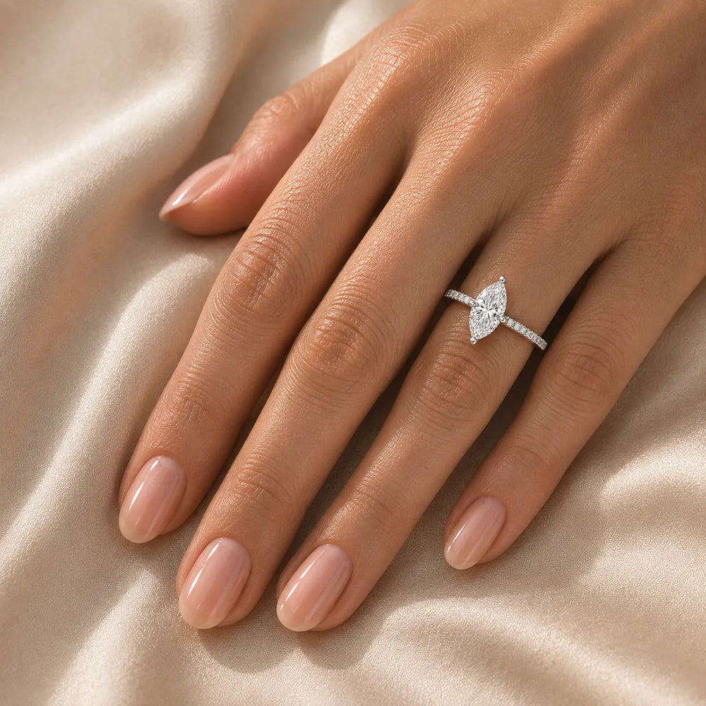 Luminous Promise Ring with Round Elegance